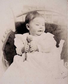 LeVerne Henrietta Still Age 4 & 1half months Born Dec 16-1896.jpg